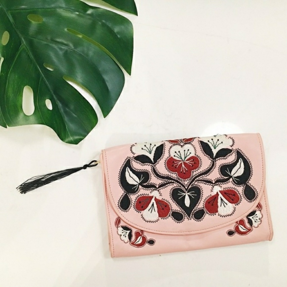 Cynthia Rowley embroidered light pink clutch